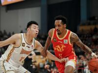 澳客足球网站-关于球队领袖在关键时刻挺身而出，带领球队获胜的信息
