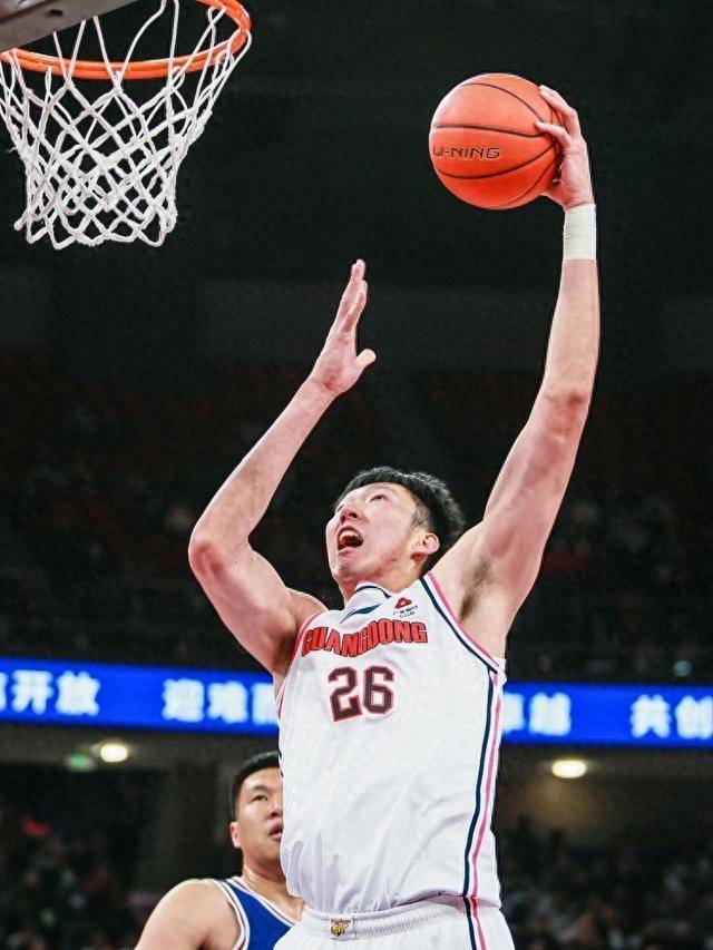 瓜德罗普游泳选手勇夺头名备受瞩目
